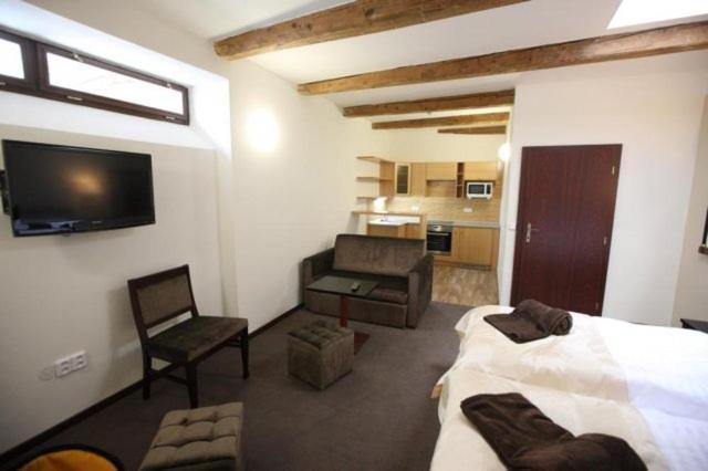 Hotel & Apartments U Cerneho Orla Třebíč Rum bild