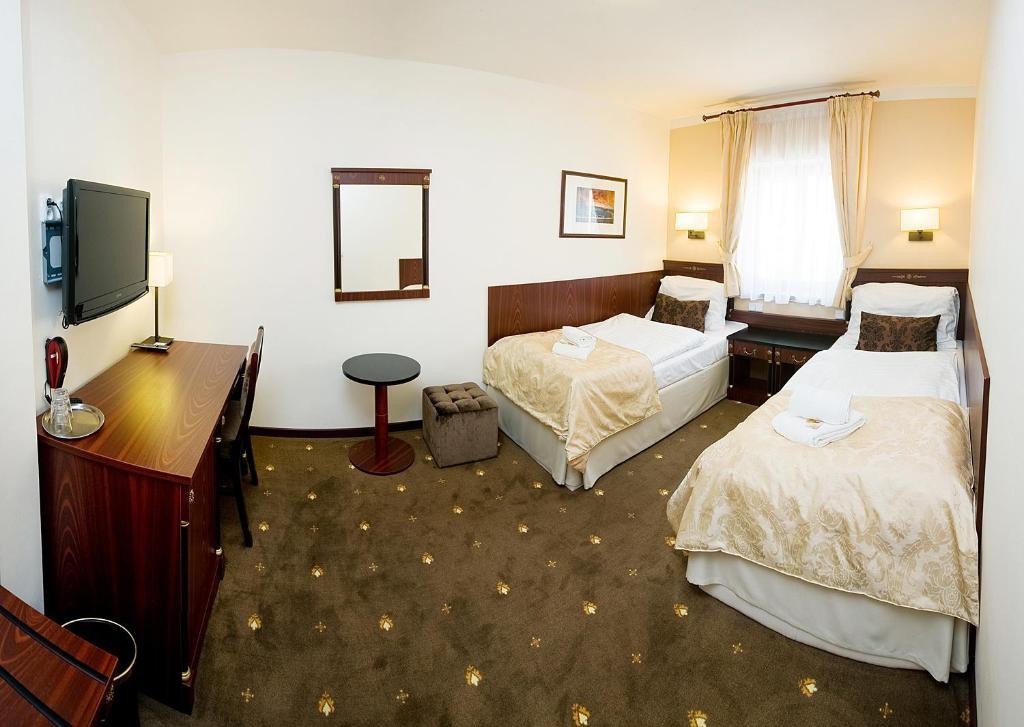 Hotel & Apartments U Cerneho Orla Třebíč Rum bild